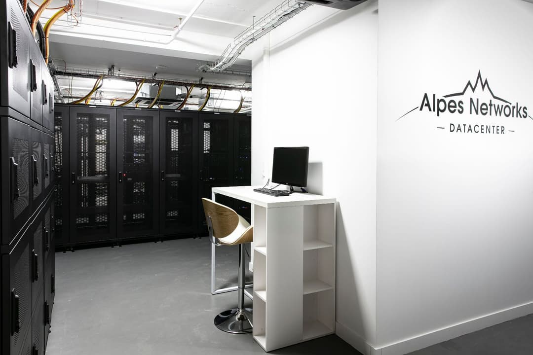 Un datacenter de proximité sécurisé pour location de baie de stockage pour hébergement de serveurs pour entreprises à Annecy